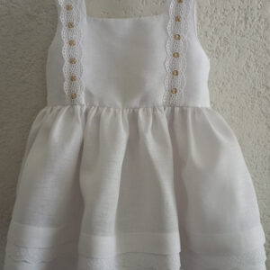 Vestido de lino blanco con pasalistón y listón de puntos